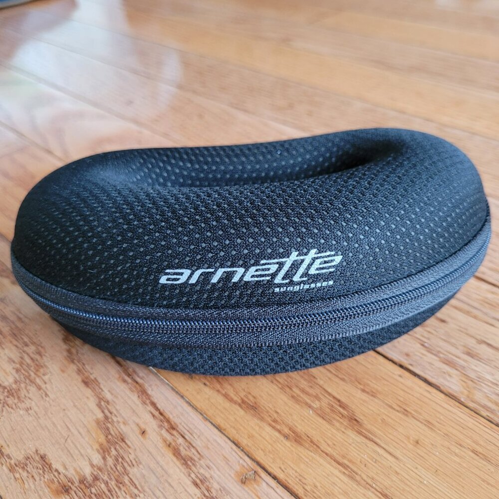 Arnette Protective Sunglass Case Gray Zipper Donut Hole Clam Shell Padded